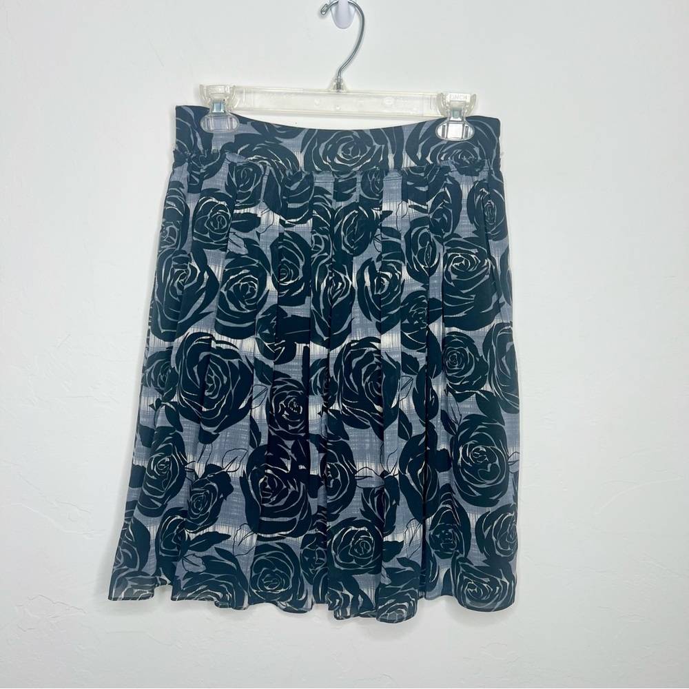 Banana Republic blue skirt with rose floral print Feminine Girly